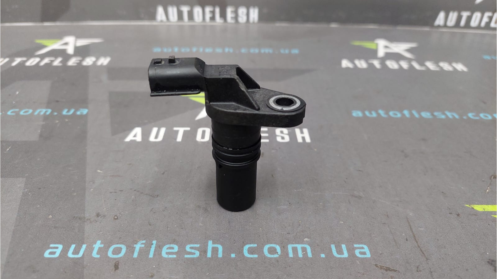 Датчик положения коленвала 8200885209 Dacia Mercedes Nissan Opel Renault бу